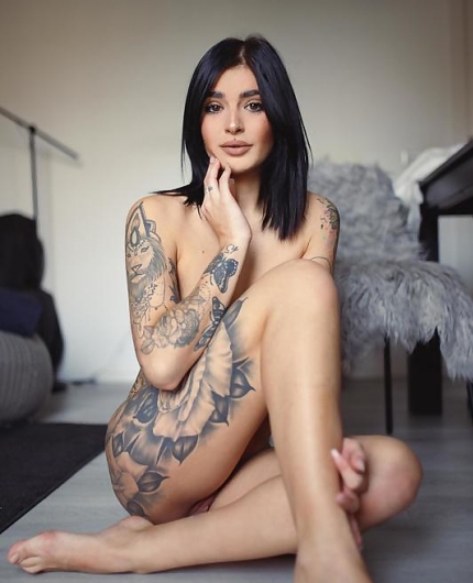 Mary Jade Ceci Nest Pas Une Pipe By Suicide Girls