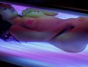 Bailey Knox tanning touch