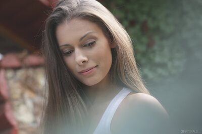 Lia Taylor In White - photo 02