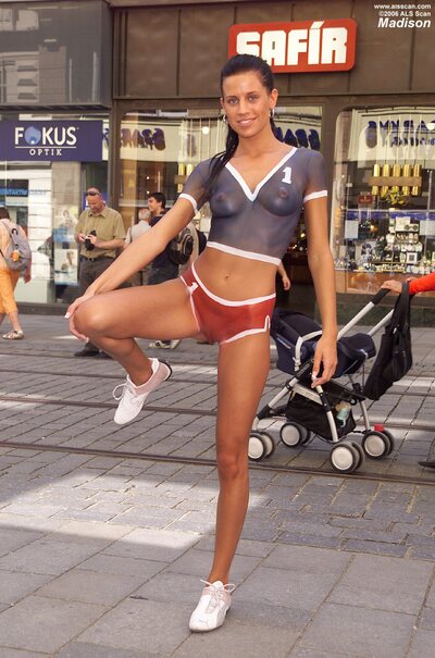 Klara Smetanova nude in public - photo 09