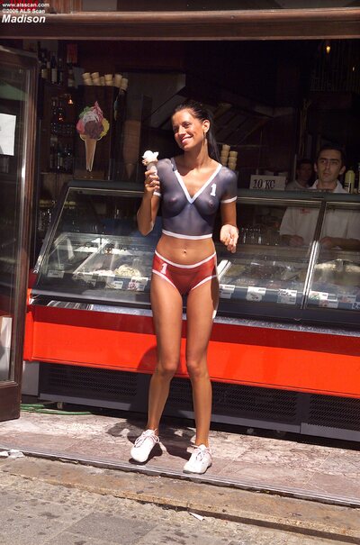 Klara Smetanova nude in public - photo 12