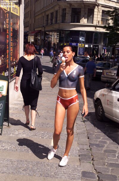 Klara Smetanova nude in public - photo 13