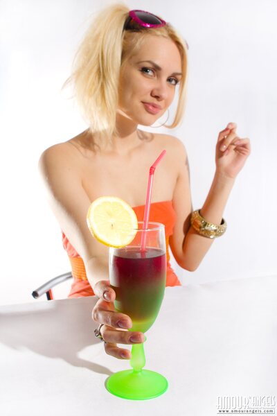 Blonde angel Lina - photo 10