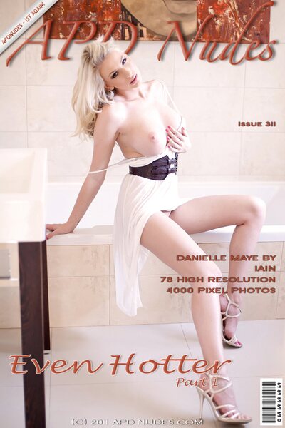 Danielle Maye in the bathroom - photo 06