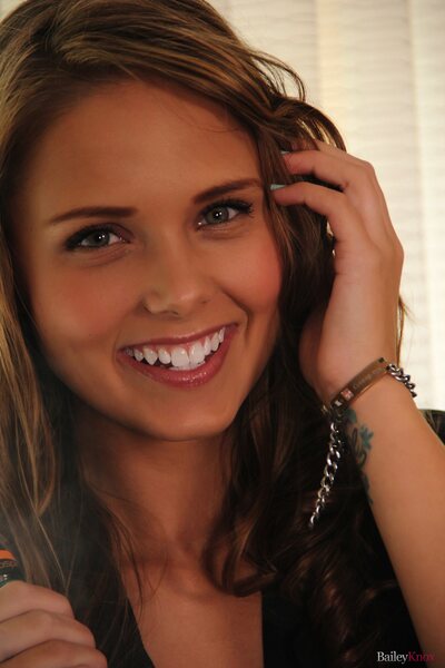 Bailey Knox Vaperella - photo 04