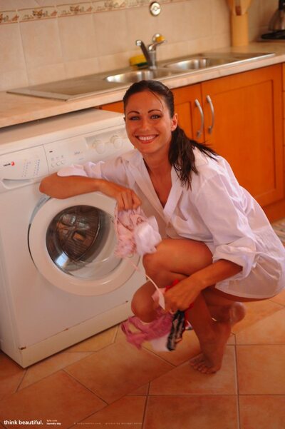 Kyla Cole Laundry By Body In Mind - photo 00