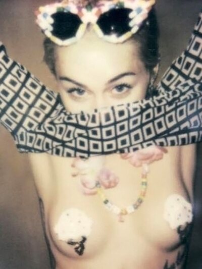 Miley Cyrus Nude Leaked Pictures - photo 01