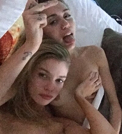Miley Cyrus Nude Leaked Pictures - photo 20