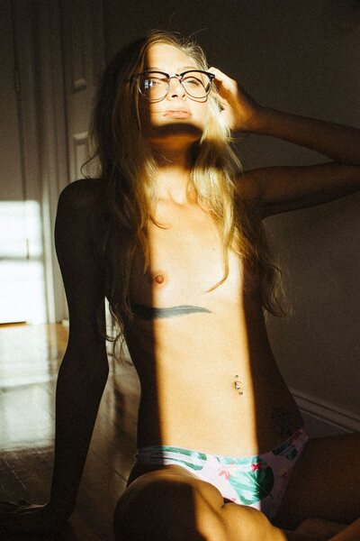 Emily Trudeau Nude Pictures - photo 03