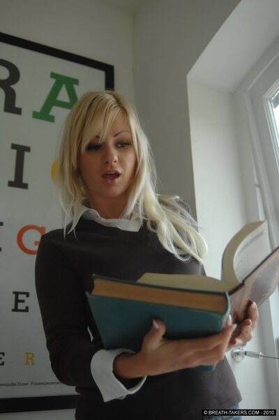 Bridget Blonde Wants To Learn - photo 01