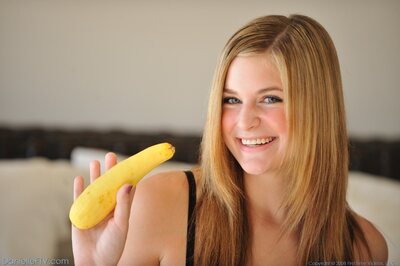Danielle likes fruites - photo 08