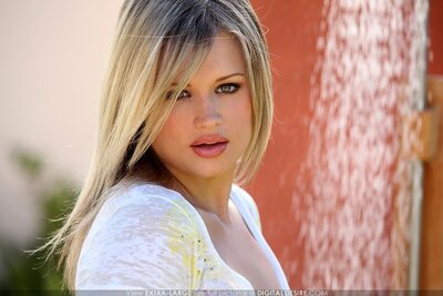 Heather Starlet showering - photo 06