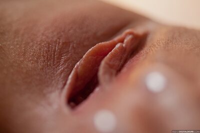 Hayden Winters in bed - photo 01