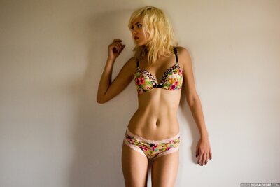 Chloe Foster sunlight  - photo 11