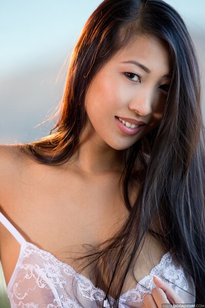Sharon Lee No Panties - photo 14