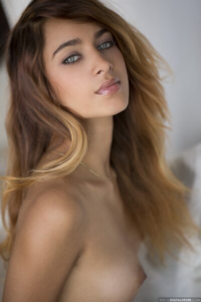 Uma Jolie Erotic Gallery - photo 13