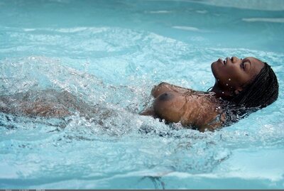 Deserea in the pool - photo 12