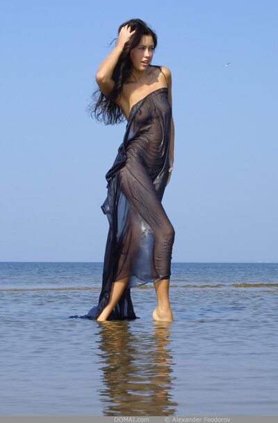 Natalie in water - photo 07