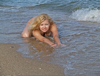 Tanga Beach Girl - photo 09