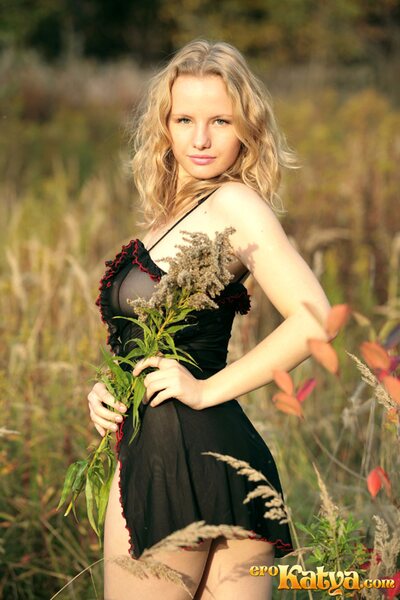 Katya flashing - photo 02