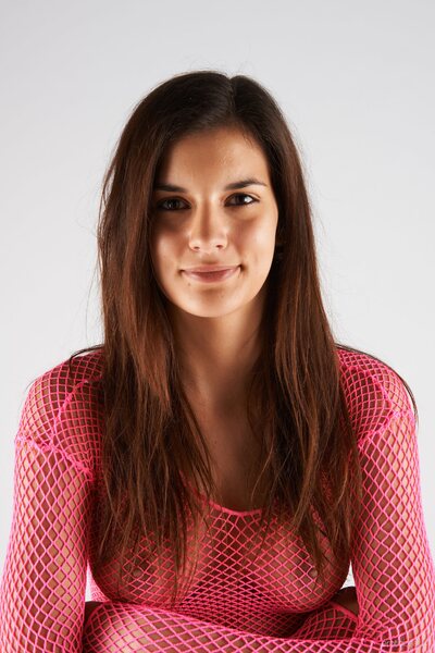 Erotic Beauty Presenting Candice - photo 01