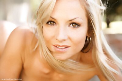 Vendula Bednarova by Erro - photo 12