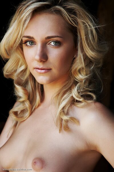 Oliana nude gallery - photo 09