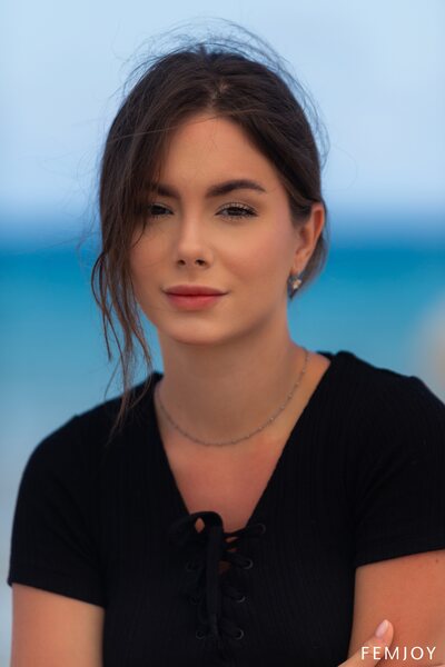 Coastal Black Dress Session With Liz Ocean In Warm Sunset Light - photo 01