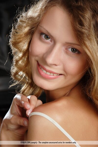 Anne P from Femjoy - photo 01