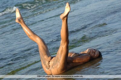 Paulina gets dirty - photo 07