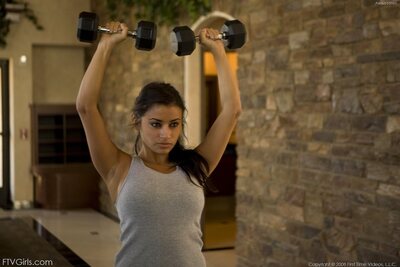 Alexa Loren hits the gym - photo 02