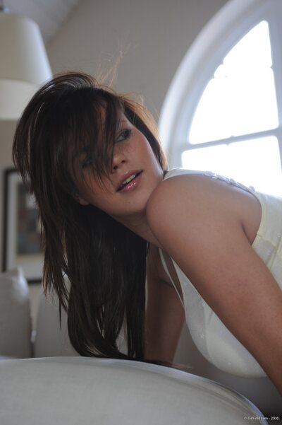 Emma Nicholls nude model from Girlfolio - photo 07