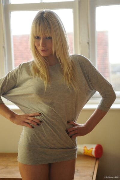 Sensual Kirsty nude - photo 07