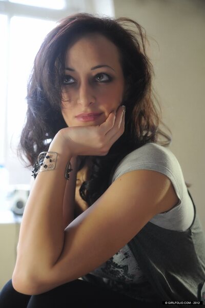 Sensual Janine May - photo 02