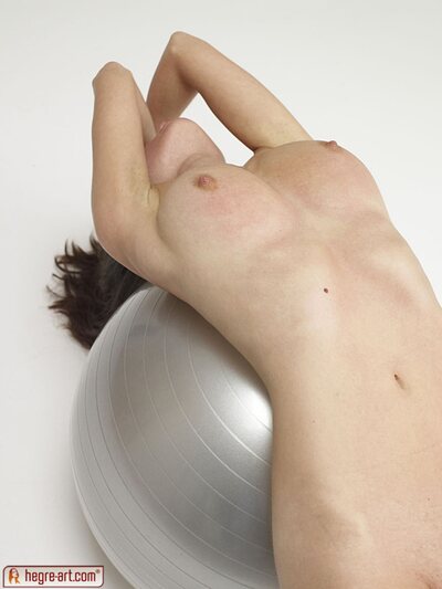 Muriel handles balls - photo 04