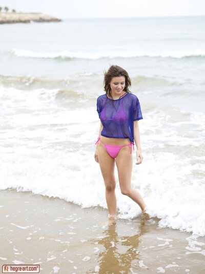 Marjana Horstmann on the beach - photo 01