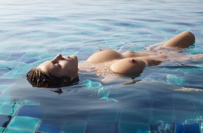 Linda L Floating By Hegre - photo 09