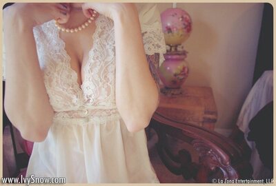 Ivy Snow hot tattoos - photo 01