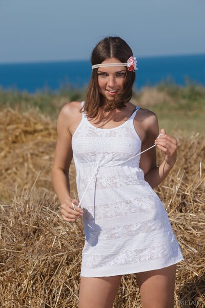 Anita E Outdoor Erotica - photo 00
