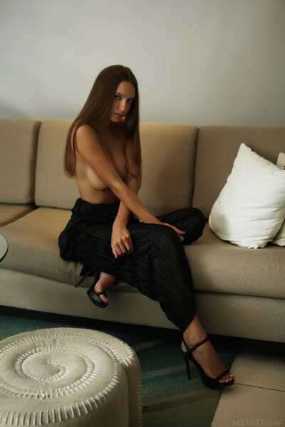 Elin Devoted By Met Art - photo 01