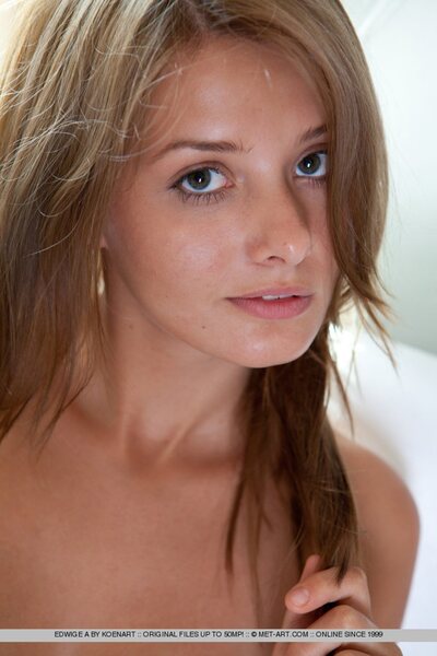 Cute teen Anna Tatu - photo 15