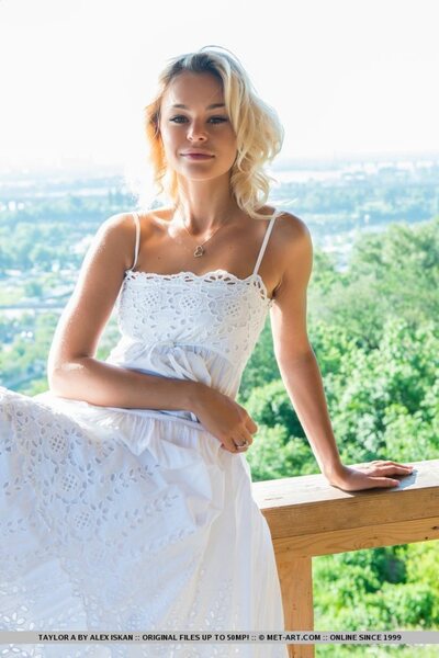 Cute Taylor A - photo 10