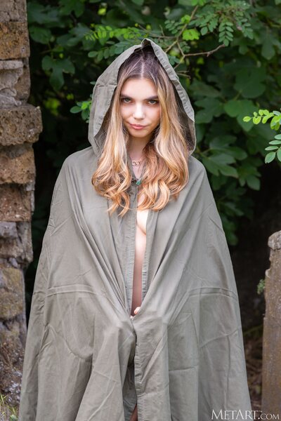 Annette Nude With Sword And Cloak Among Ancient Ruins - photo 00