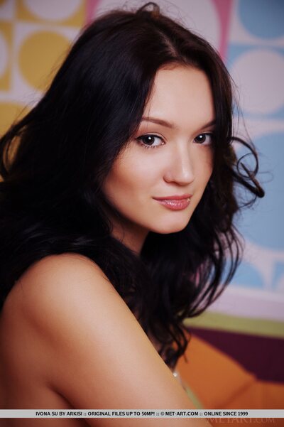 Hot brunette Ivona Su - photo 10