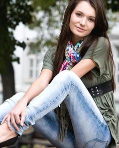 Leila A in jeans