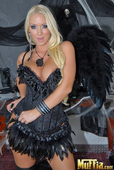 Molly Cavalli dark angel - photo 06