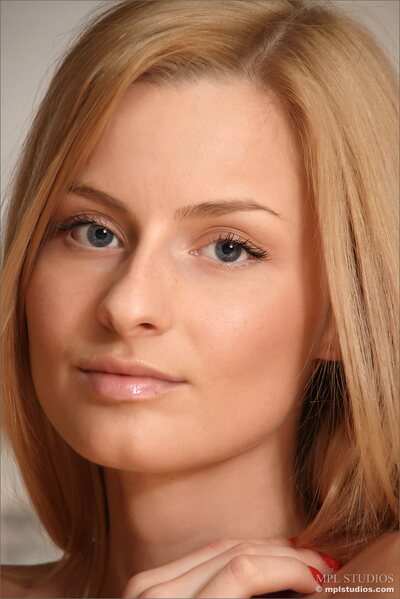 Gorgeous Alba nude - photo 07