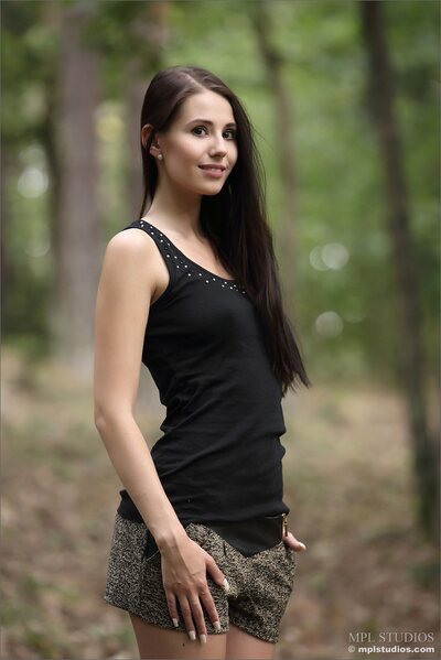 Vanessa A Enchanted Forest By MPL Studios - photo 01