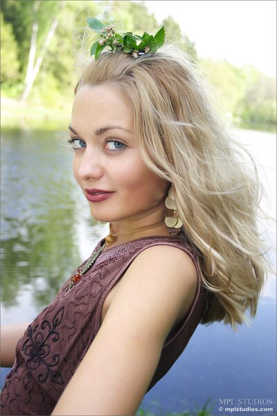 Lilya Picnic By The Pond By MPL Studios - photo 04