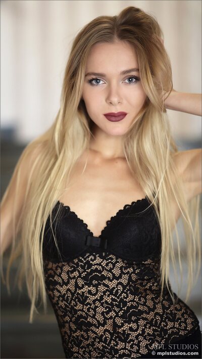 Karissa Diamond Stepping Out By MPL Studios - photo 02